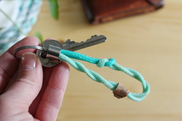 Upcycling Schlüsselanhänger aus einem Stück Fischerseil in Türkis/Grün
